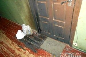 У Рівному 26-річний залицяльник купив на АЗС п'ять літрів бензину і падпалив двері квартири, в якій живе 22-літня дівчина