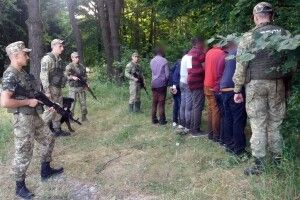 На кордоні з Польщею затримали сімох нелегалів з Коморських островів (Відео)
