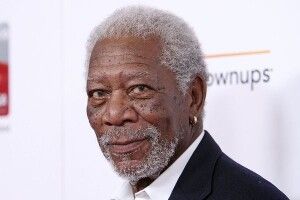 Актора звинуватили у сексі з онукою