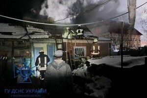 У Луцьку горів будинок: власниця отримала опіки (Фото)