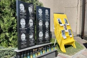 На Волині відкрили стелу памʼяті загиблих у війні випускників закладу