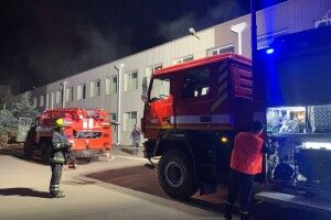Сталася пожежа на підприємстві у Рівненському районі (Фото, відео)
