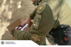 Загадкова коробка на дитячому майданчику стала причиною виклику поліції