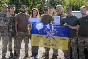 Стало відомо, що Порошенко привіз легендарним «едельвейсам»