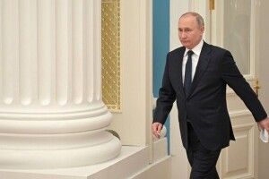 Newsweek: Експерти пояснили, чому путін майже не рухає правою рукою