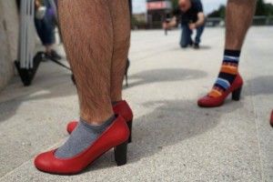 П'яничку випадково зачинили на ніч у торговельному центрі: зжер бутерброди і переміряв усе жіноче взуття