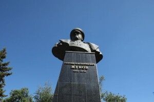 Інститут нацпам’яті звернувся до СБУ через повернення проспекту Жукова