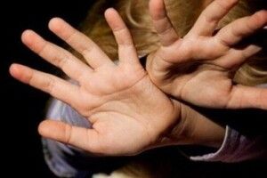 Молодиці, яка вдарила ножем співмешканця на Камінь-Каширщині, загрожує до 8 років тюрми