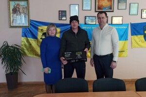 Громада на Волині забезпечила воїна-земляка надійним зв'язком