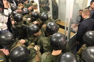 Спецпризначенці взяли штурмом судову залу, де відбувався процес над Юлією Кузьменко