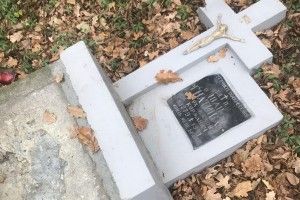 Невідомі потрощили надгробки на могилах українців у Польщі