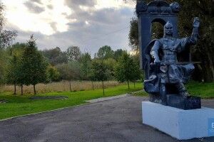 Учні Володимир-Волинської гімназії запрошують до проєкту «Скульптури говорять…» (Відео)