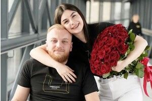 Воїн-титан: «Не можу стати на коліно, але чи вийдеш за мене?»