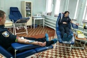 Патрульні поліцейські Рівного здали кров для потреб поранених у автопригодах
