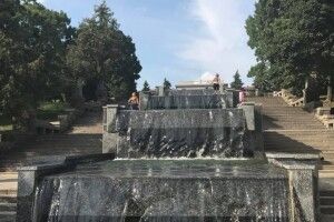 Чи відремонтують у центрі Луцька зруйнований фонтан 