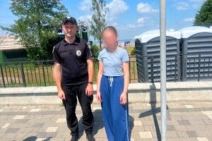 Волинські поліцейські розшукали 17-річну дівчину, яка зникла на Світязі