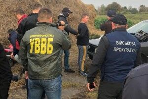 Скільки коштує нелегальне завезення цигарок на Волинь? Затримано прикордонника за хабар 