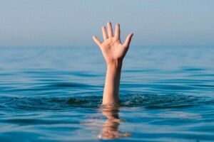 Тато намагався врятувати дочку, але не вмів плавати: на Рівненщині в річці потонули двоє людей