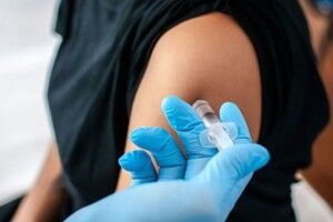 У МОЗ розповіли, кому першочергово зроблять безкоштовне щеплення від коронавірусу