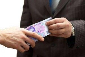 Ректор університету попався на хабарі: вимагав 300 тисяч гривень 
