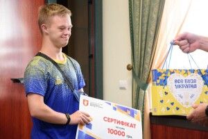 «Сонячний хлопчик» з Волині, який привіз дві медалі з Олімпіади, отримав заслужену нагороду
