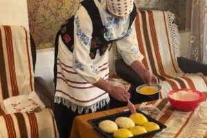 Пироги, що пахнуть цукерками: як волинська господиня готує смаколик за столітнім рецептом (Відео)