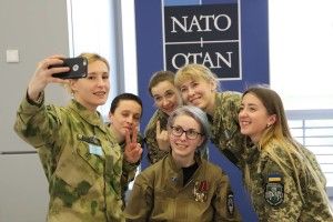 Сильніші за залізо: сестри по зброї