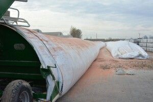 Волинські аграрії отримали мобільні сховища для збіжжя (Фото) 