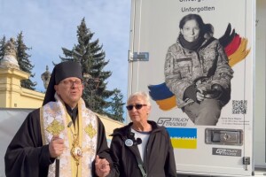 Мати загиблої за Україну німкені привезла у Львів мобільний шпиталь