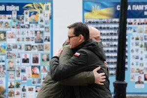 Прем’єр Польщі Моравецький приїхав до Києва у річницю російського вторгнення 
