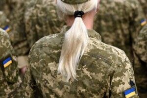 Чи забиратимуть українок до армії: полковник пояснив сенс військового обліку жінок