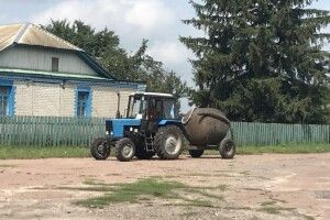 Волинянин на тракторі протаранив ворота односельчанина