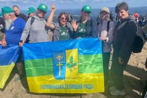 На Говерлі замайорів прапор громади з Волині (Фото)
