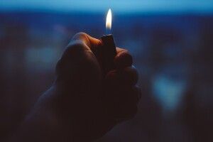 Хлопець підпалив себе через дівчину (Фото 18+)