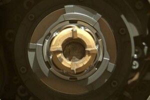 Монументальне досягнення: марсохід таки зібрав проби ґрунту з Червоної планети