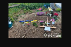На Західній Україні здійснили наругу над десятками могил військових