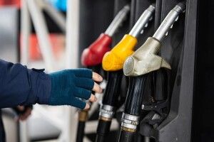 До кінця тижня ціни на бензин можуть сягнути 80 гривень