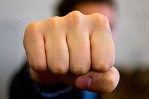 Не здав гроші: в Києві в дитсадку жорстоко побили батька дитини