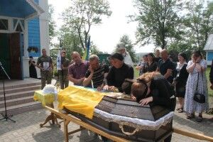 На Волині попрощалися із загиблим на війні 22-річним Героєм (Фото)
