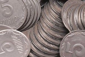 Відзавтра в Україні почнуть зникати з обігу дрібні копійки. Нові правила заокруглення 