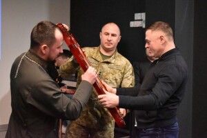 Автівки, тепловізори, оптика: волинські прикордонники подякували благодійникам 