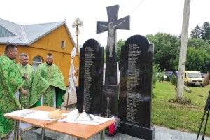  На Волині молились на місці, де поляки спалили українське село
