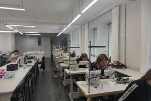 У Нововолинську молодь нашила підсумки для Воїнів ЗСУ (Фото)