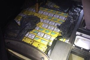В автівці, яка прямувала до Румунії, виявили приховані тютюнові вироби (Фото, відео)