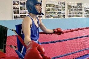 У Нововолинську юні боксери змагалися, знаючи, що за ними спостерігає іменитий спортсмен