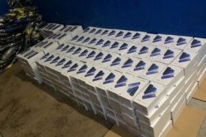 На кордоні з Польщею в українця вилучили 340 смартфонів