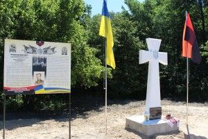 У селі на Волині освятили меморіальний хрест командиру УПА (Фото)