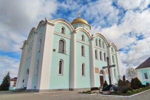На Волині завершили опис майна та зміну замків у Свято-Успенському соборі