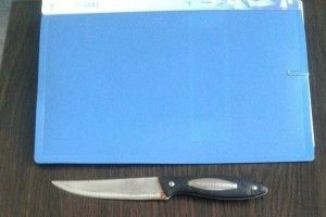 Щоб не йти на суд, волинянин встромив собі в груди ножа (18+)