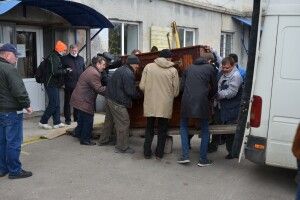 Краєзнавчому музею Волині подарували 100-літнє німецьке піаніно (Фото)